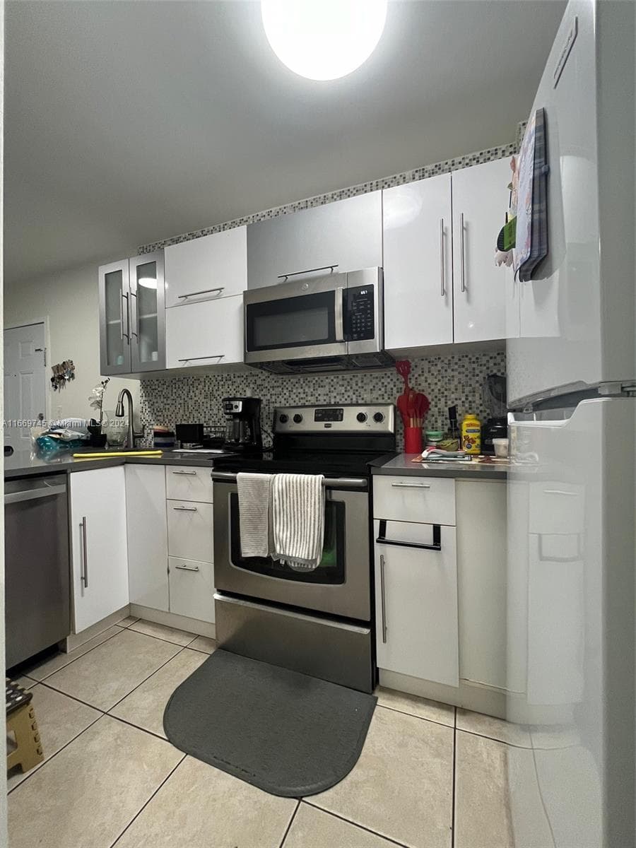 8075 NW 7th St # 109, Miami, FL 33126 photo 5