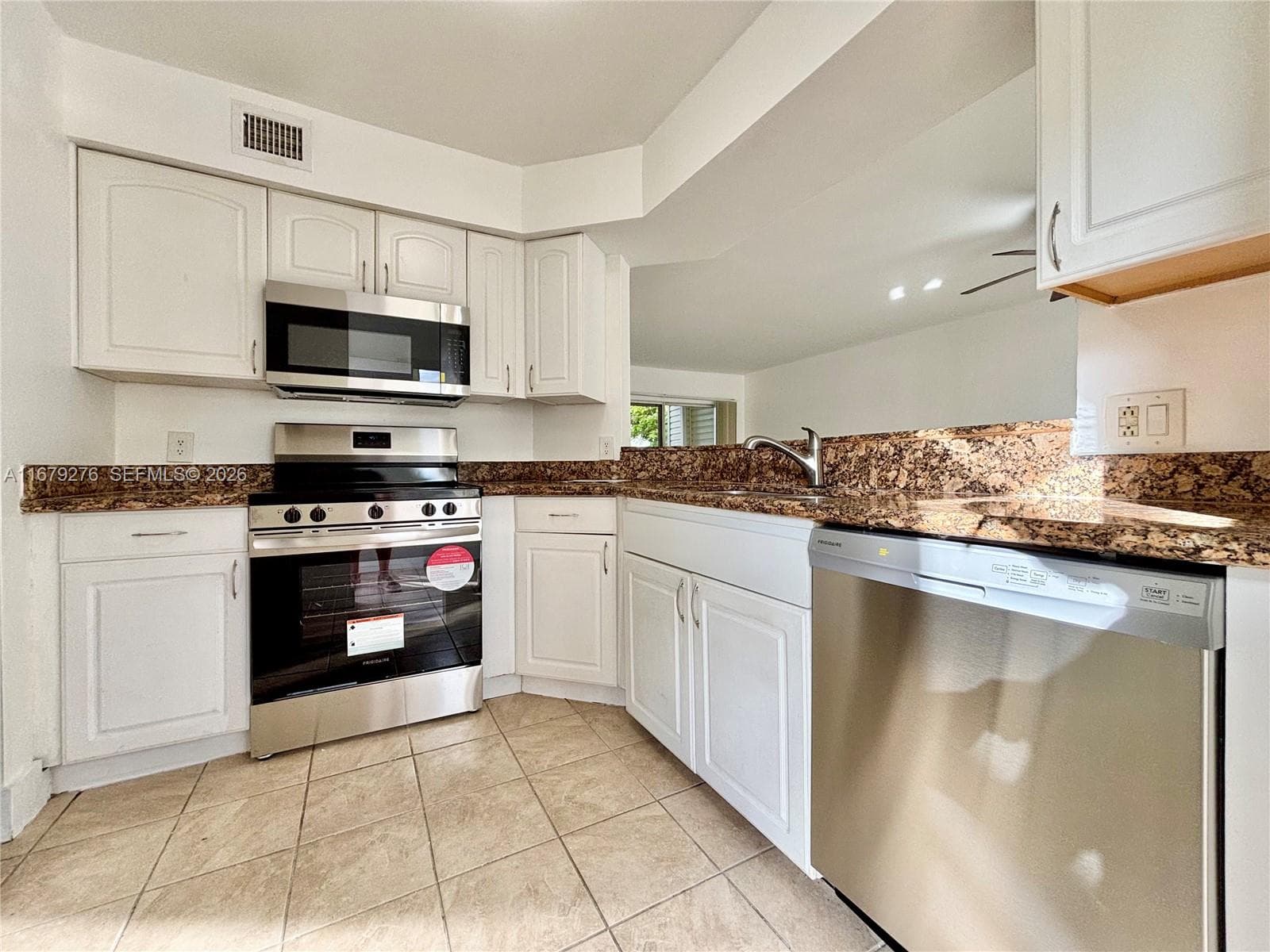 3405 NW 44th St # 104, Oakland Park, FL 33309 photo 2