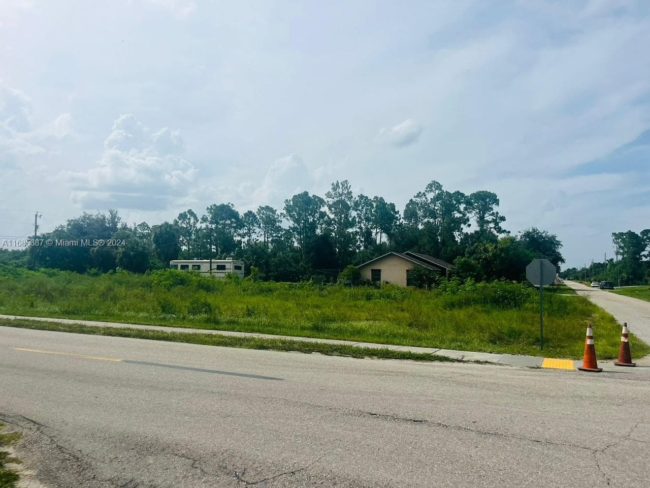 601 Lake Ave, Lehigh Acres, FL 33972