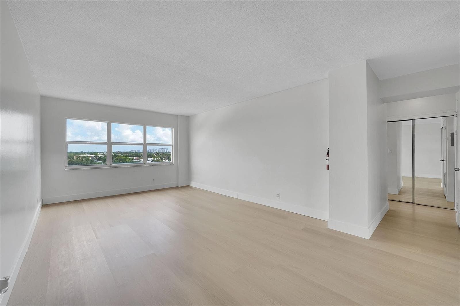 2555 NE 11th Street # 806, Fort Lauderdale, FL 33304 photo 3