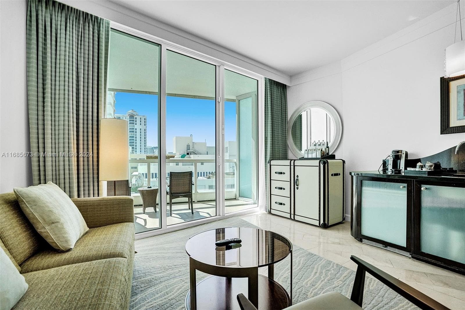 4391 Collins Ave # 915, Miami Beach, FL 33140 photo 3