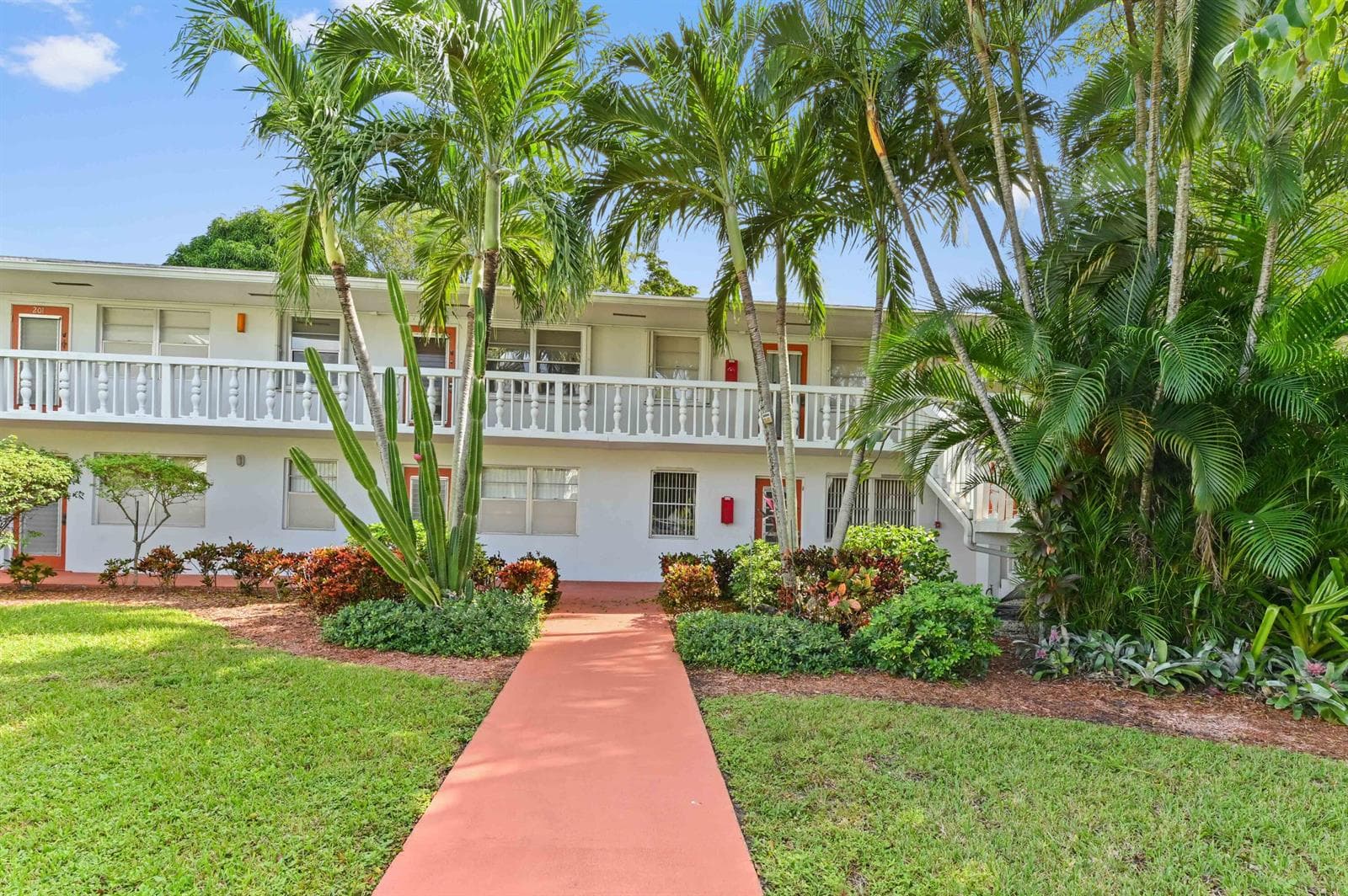 203 Ellesmere D, Deerfield Beach, FL 33442 photo 2