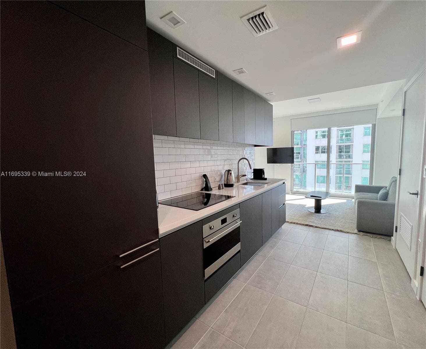227 NE 2nd St # 2613, Miami, FL 33132 photo 3