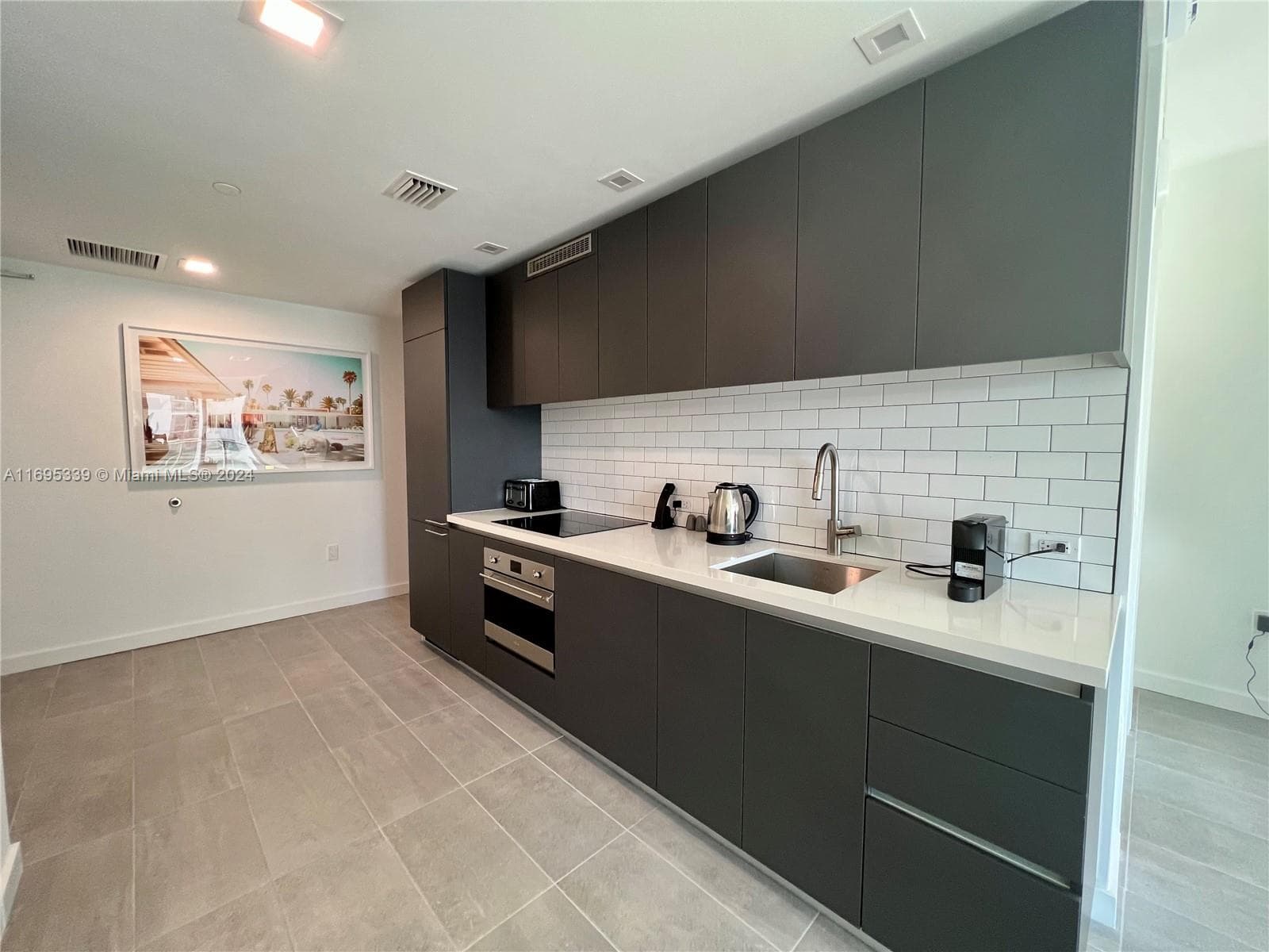 227 NE 2nd St # 2613, Miami, FL 33132 photo 4