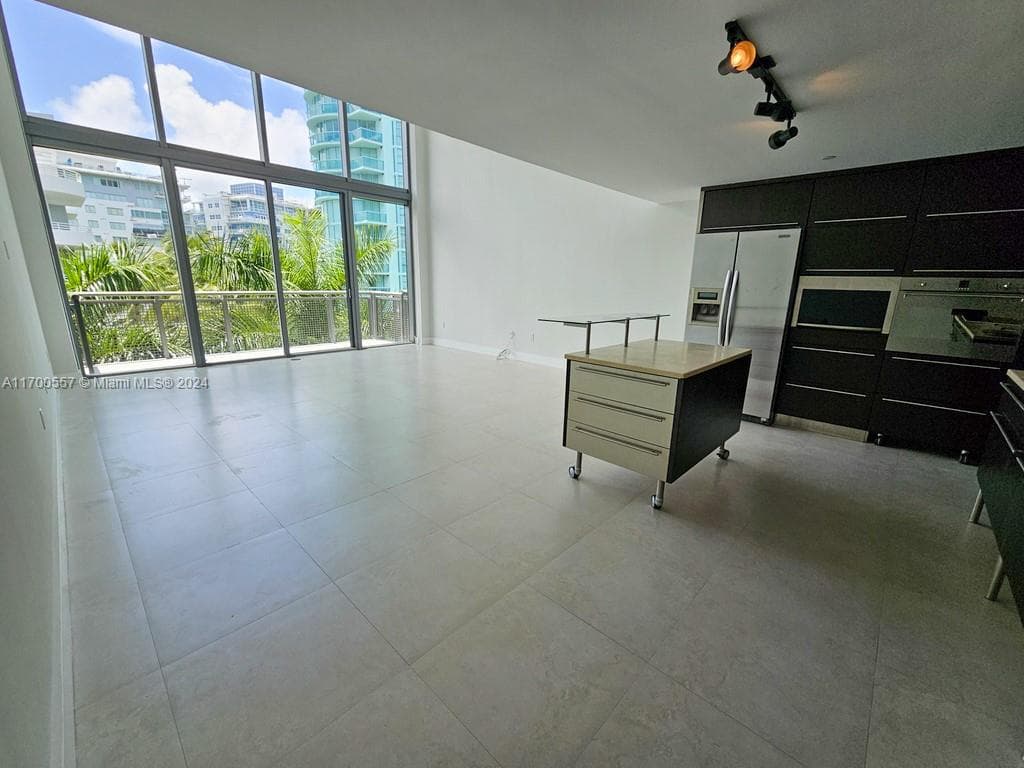 6000 Collins Ave # 528, Miami Beach, FL 33140 photo 2