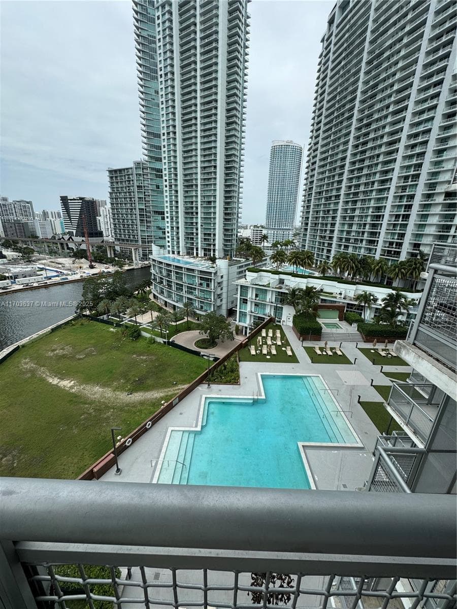 350 S Miami Ave # 1704, Miami, FL 33130 photo 3
