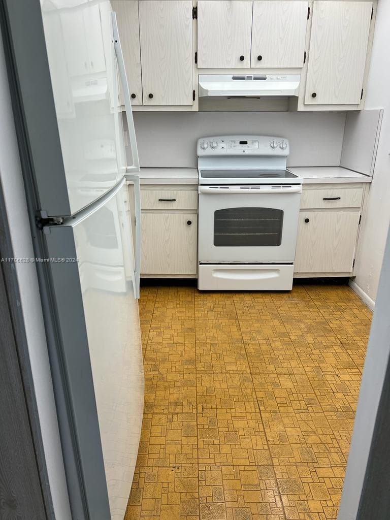 15600 NW 7th Ave # 821, Miami, FL 33169 photo 3