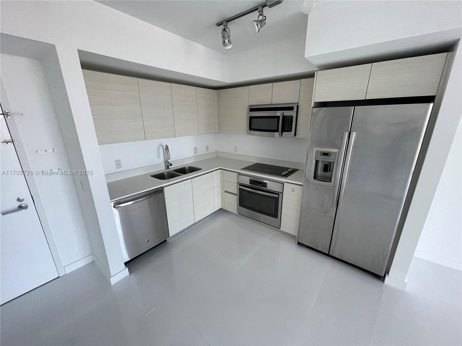 4250 Biscayne Blvd # 1104, Miami, FL 33137 photo 3