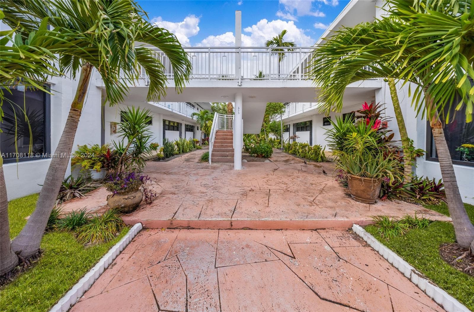 235 78th St, Miami Beach, FL 33141 photo 4