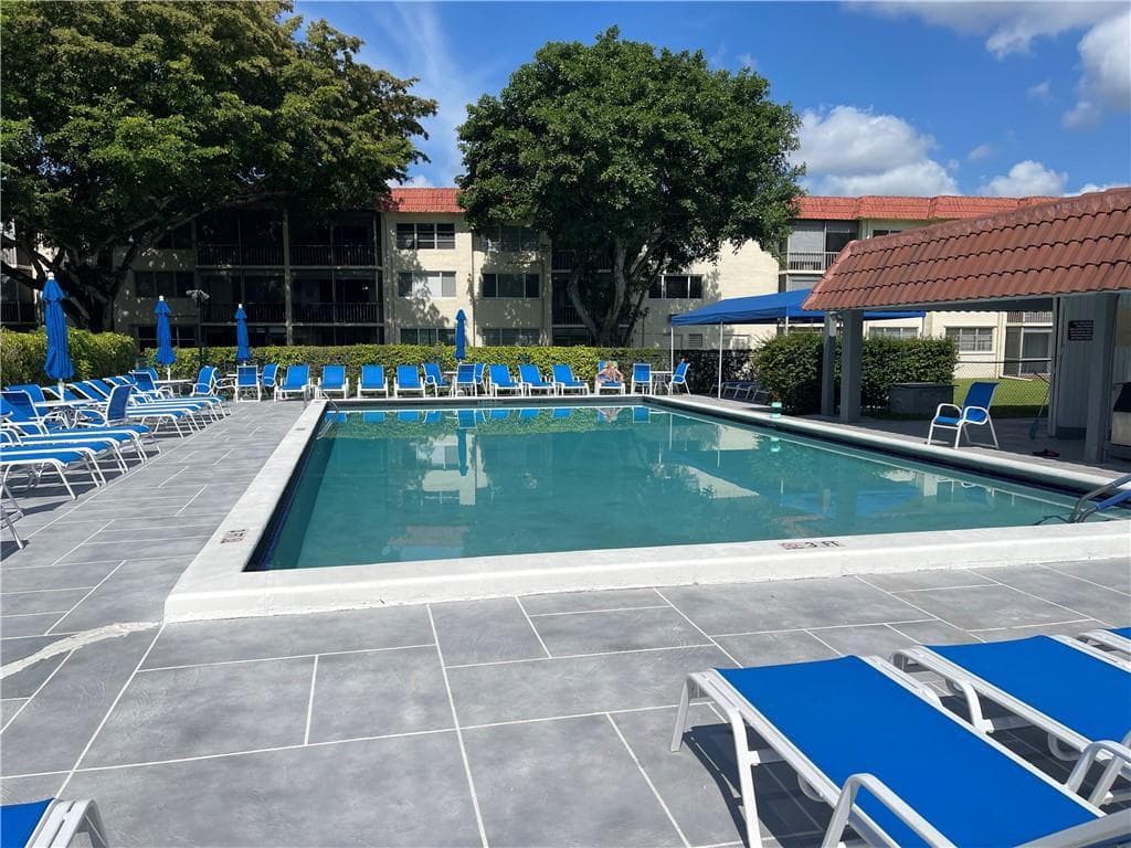 9410 N Hollybrook Lake Drive # 310, Pembroke Pines, FL 33025 photo 2
