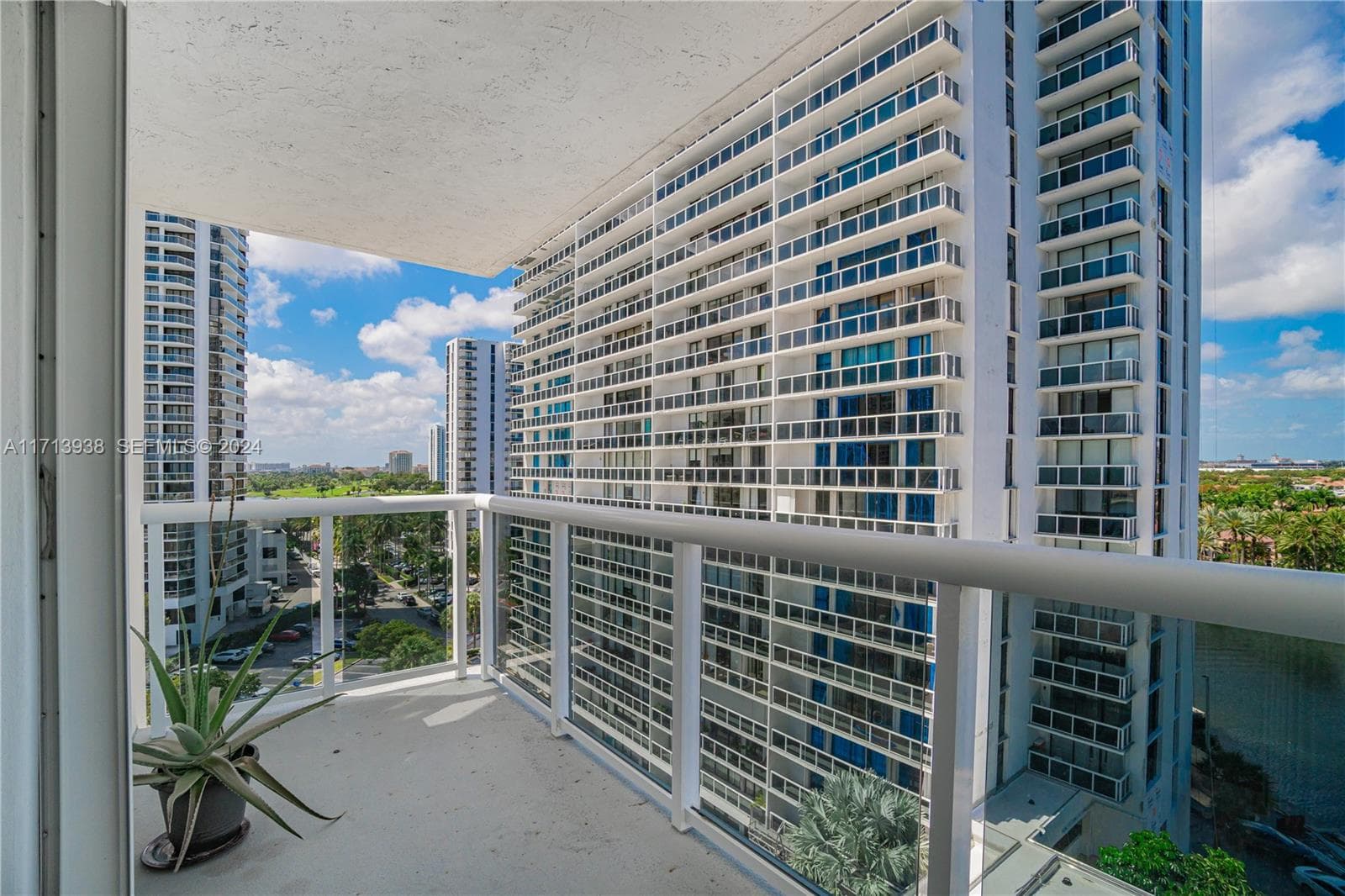 20515 E Country Club Dr # 1048, Aventura, FL 33180 photo 5