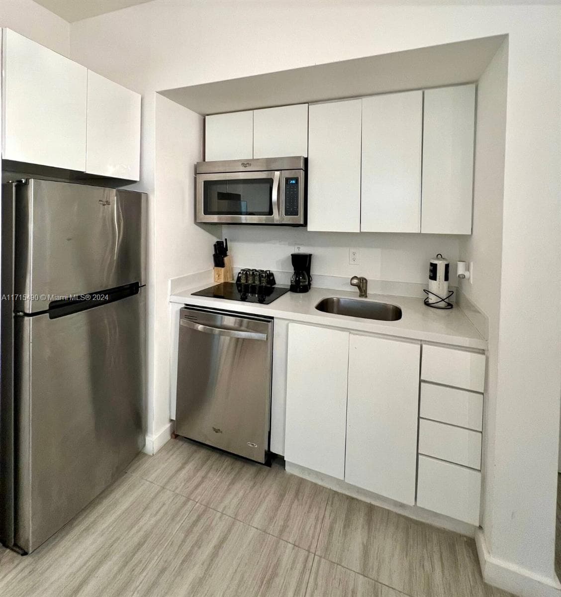 1611 Meridian Ave # 102, Miami Beach, FL 33139 photo 2