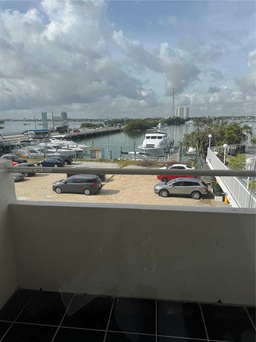 7904 West Dr # 204, North Bay Village, FL 33141