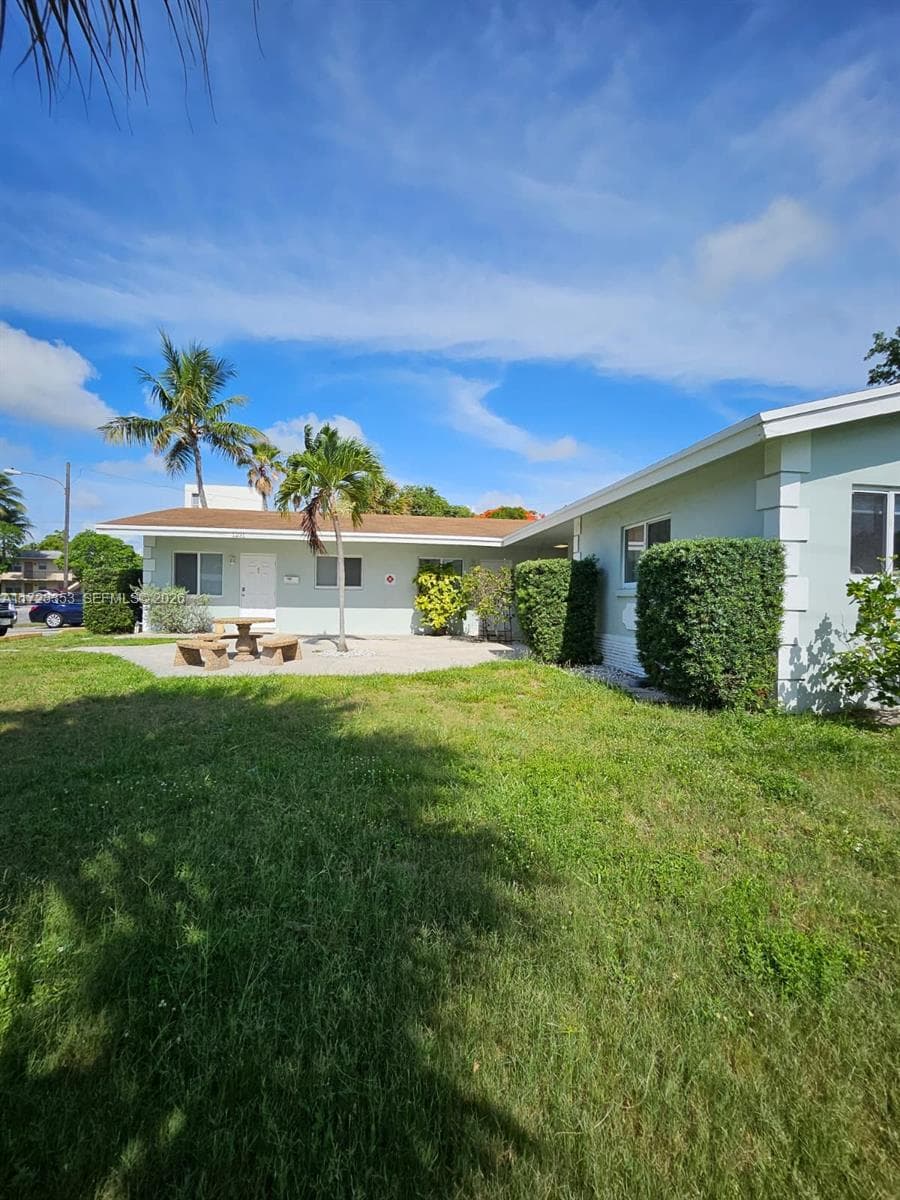 1231 NE 23rd Ave, Pompano Beach, FL 33062 photo 2