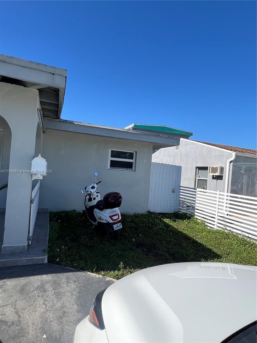 720 NW 30th Ave, Miami, FL 33125 photo 3