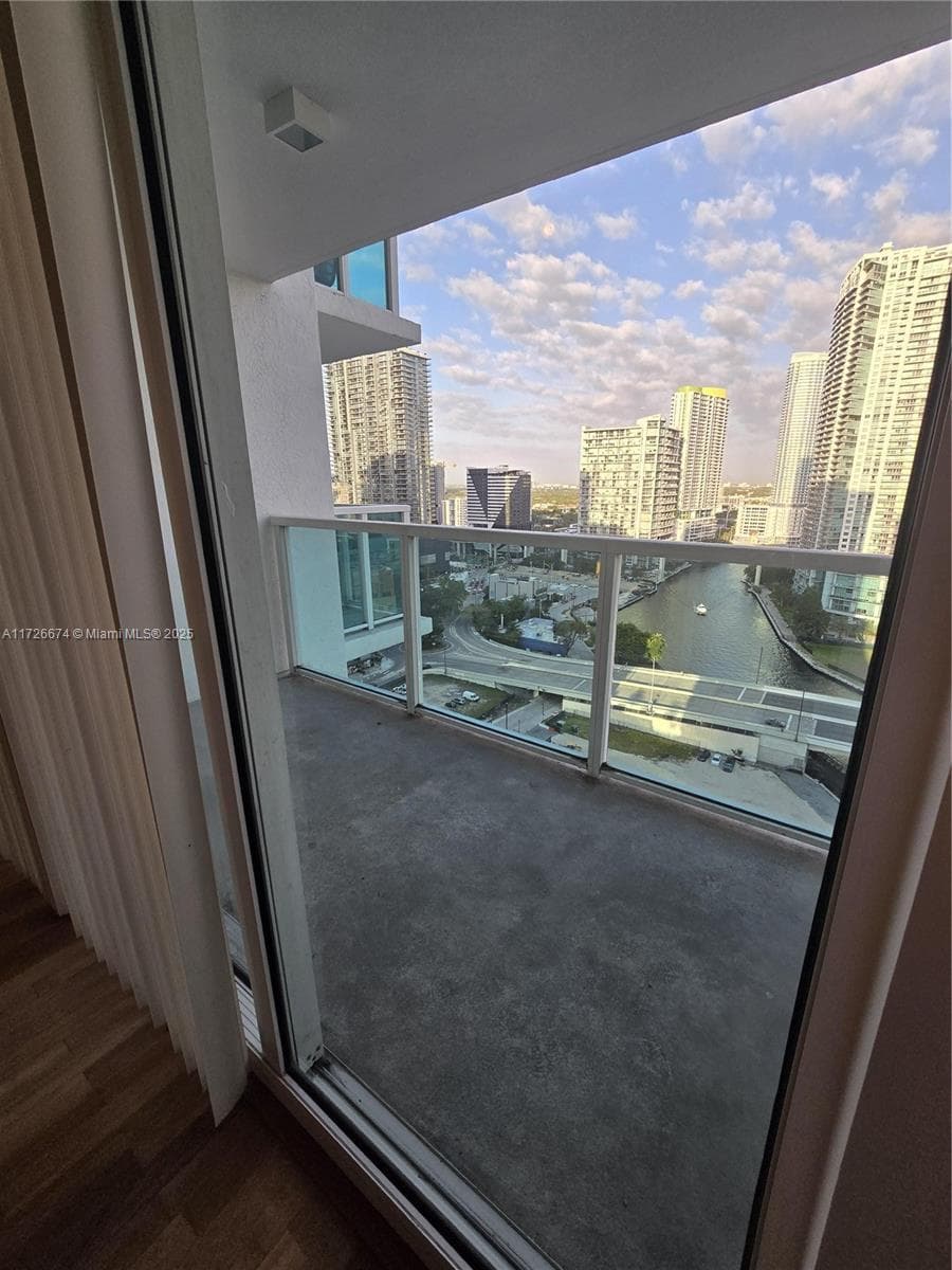 31 SE 5th St # 2409, Miami, FL 33131
