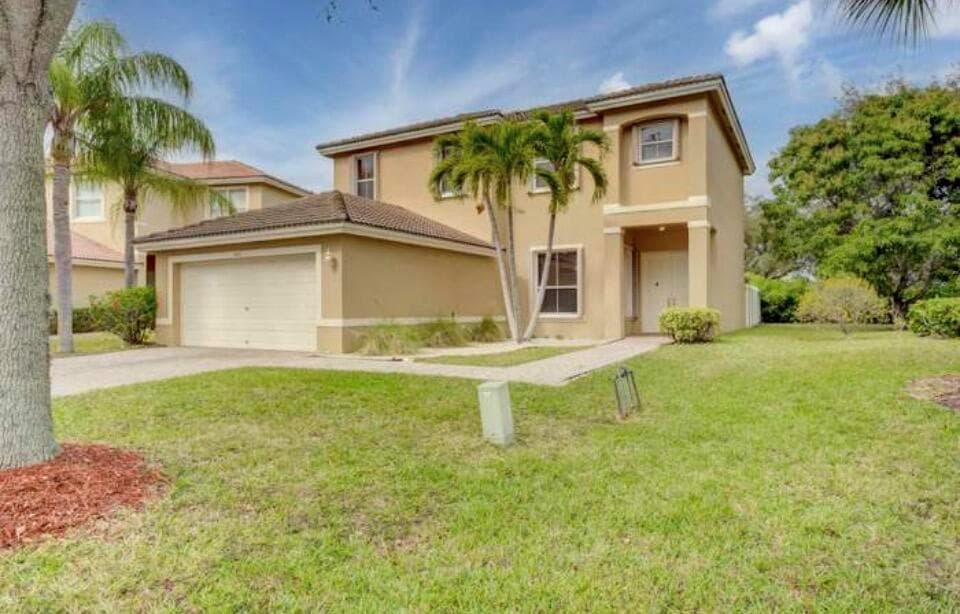 5012 Victoria Circle, West Palm Beach, FL 33409 photo 2