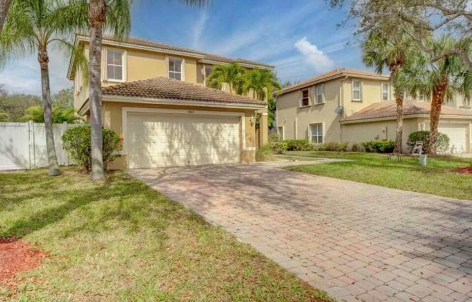 5012 Victoria Circle, West Palm Beach, FL 33409 photo 3