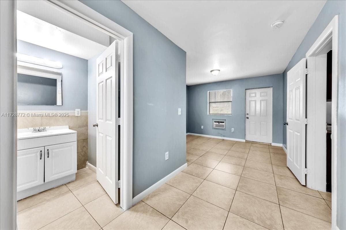 365 NW 8th St # 211, Miami, FL 33136 photo 3