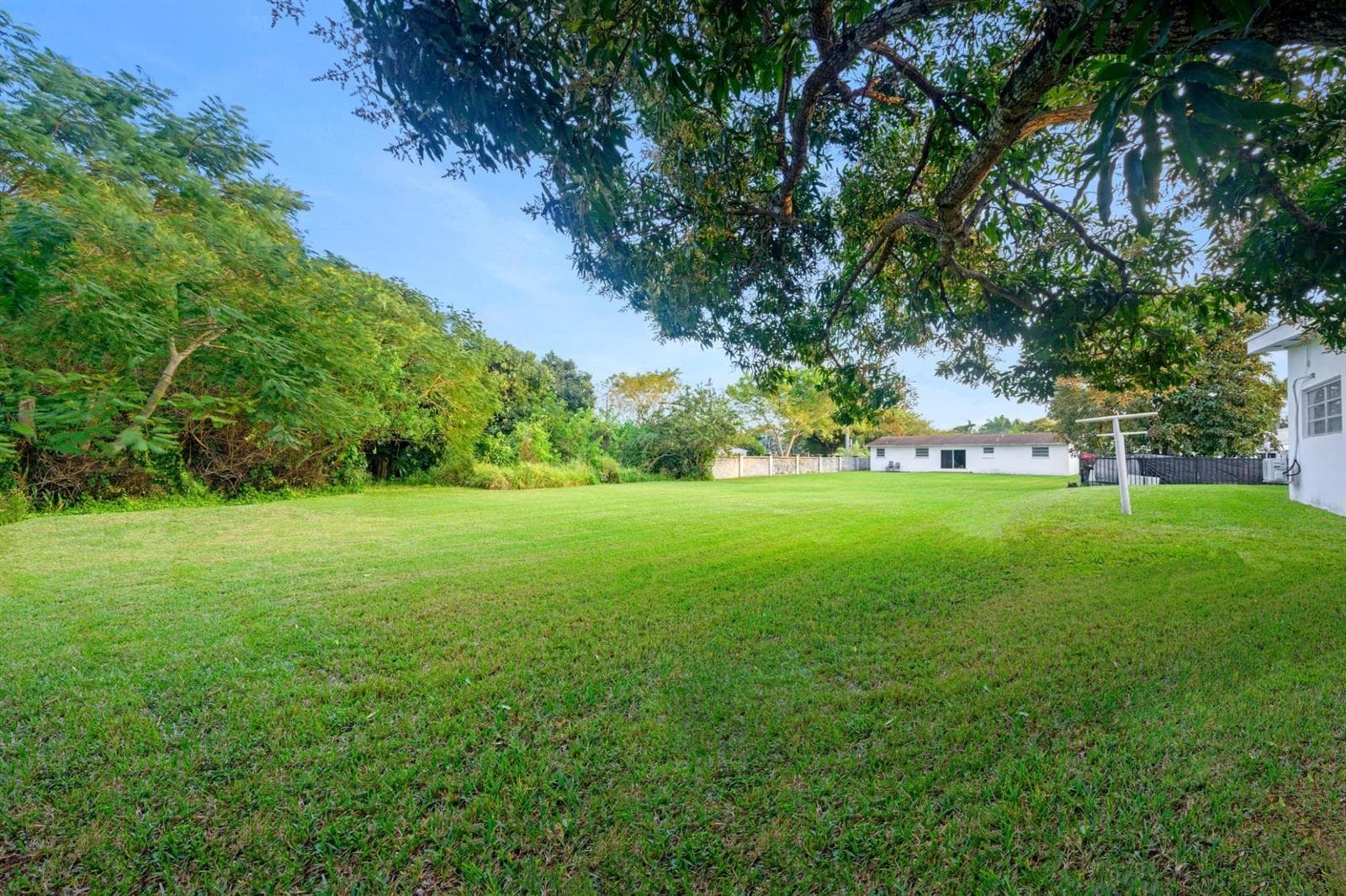 13945 N Miami Avenue, Miami, FL 33168 photo 2
