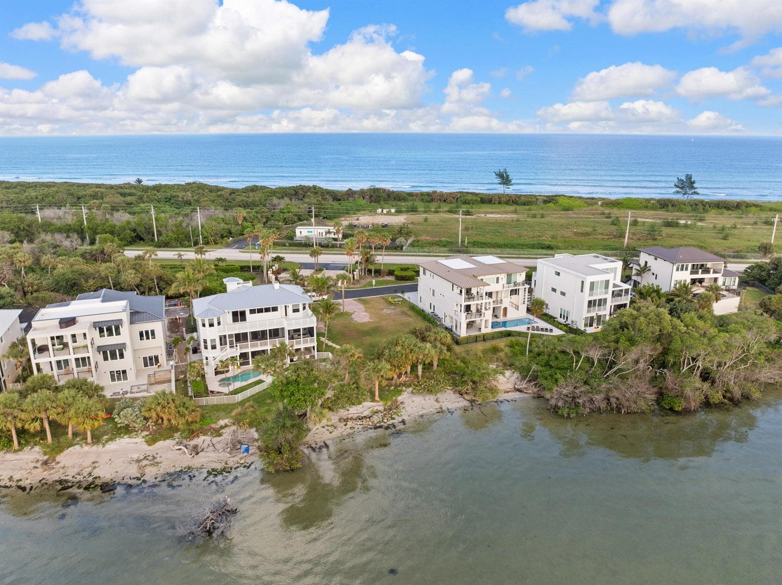 7671 Pelican Pointe Drive, Jensen Beach, FL 34957 photo 5