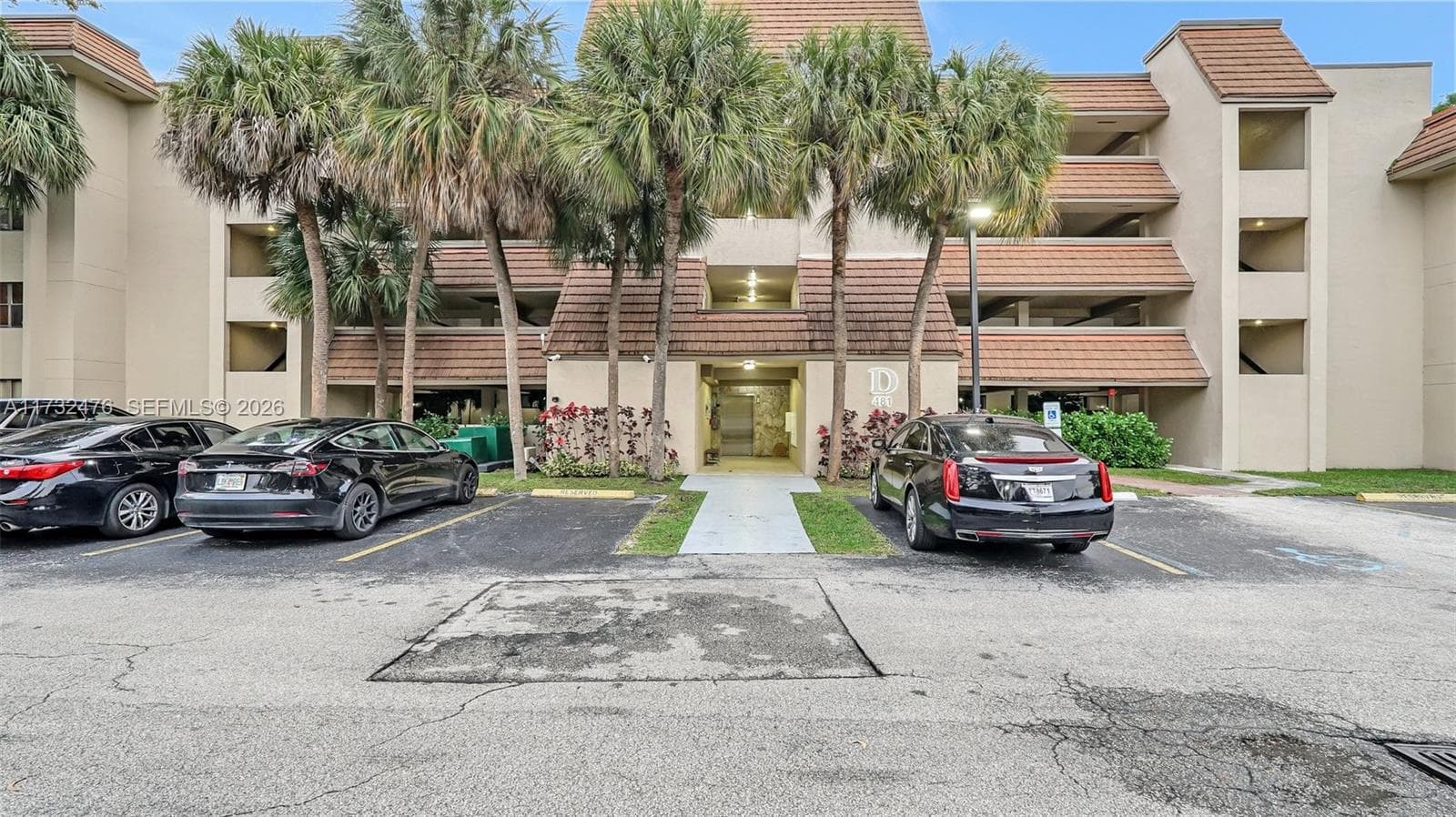 481 Ives Dairy Rd # 105-4, Miami, FL 33179 photo 2