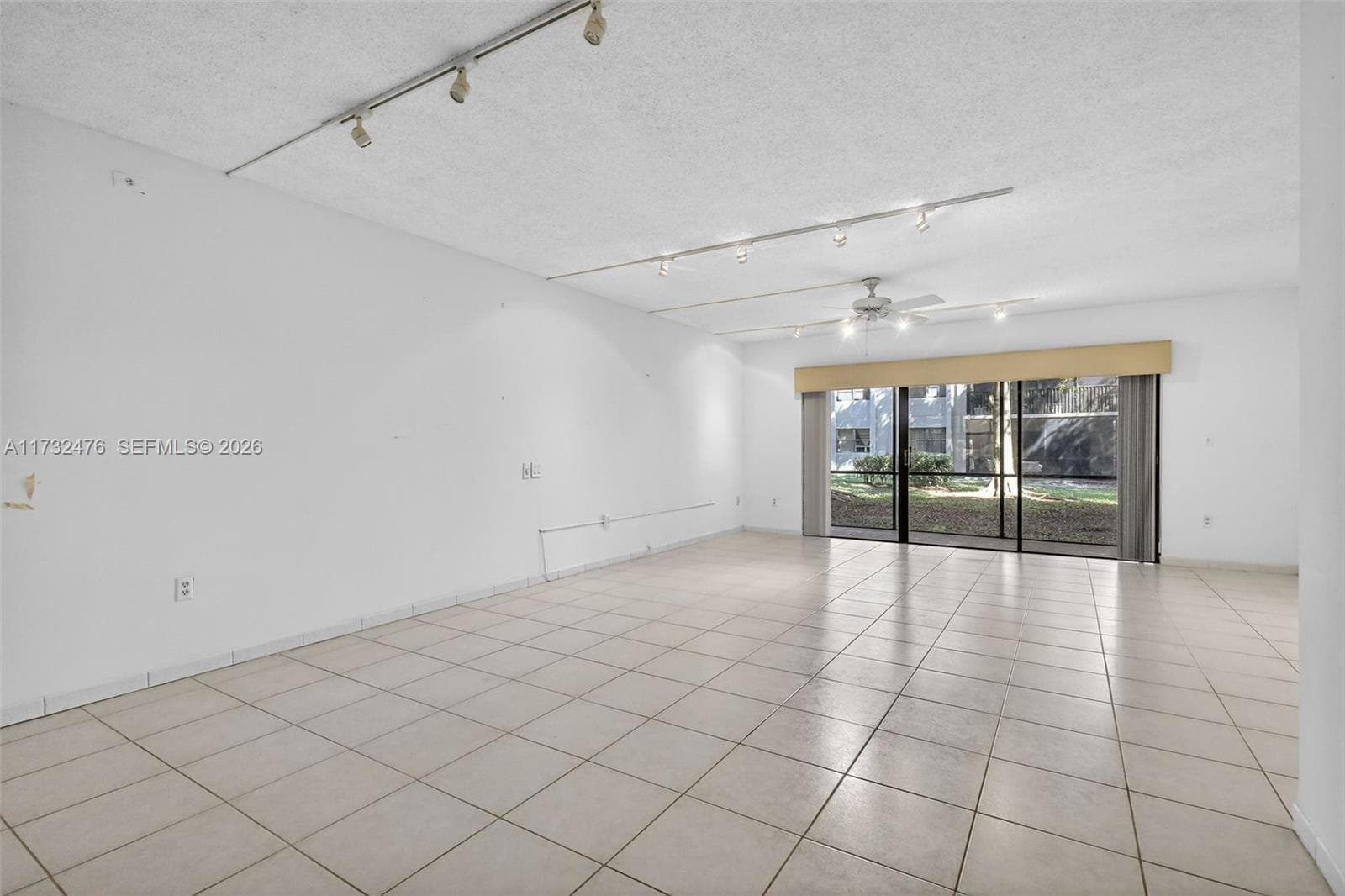 481 Ives Dairy Rd # 105-4, Miami, FL 33179 photo 4
