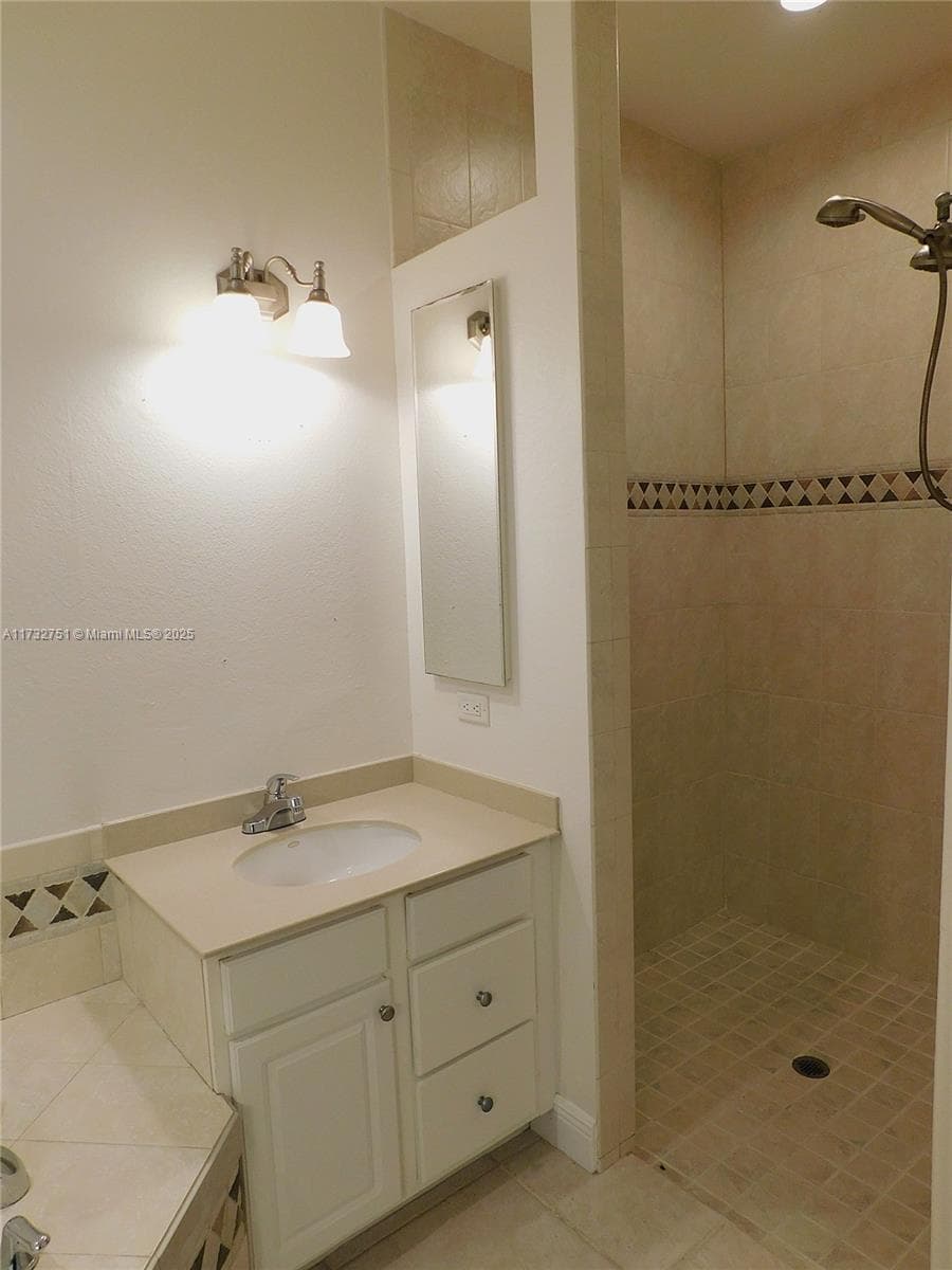 617 SE 7 ST, Cape Coral, FL 33990 photo 4