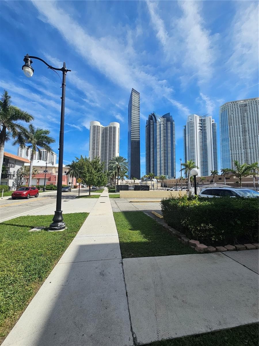 200 172nd St # 102, Sunny Isles Beach, FL 33160 photo 3