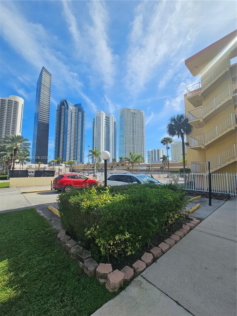 200 172nd St # 102, Sunny Isles Beach, FL 33160 photo 5
