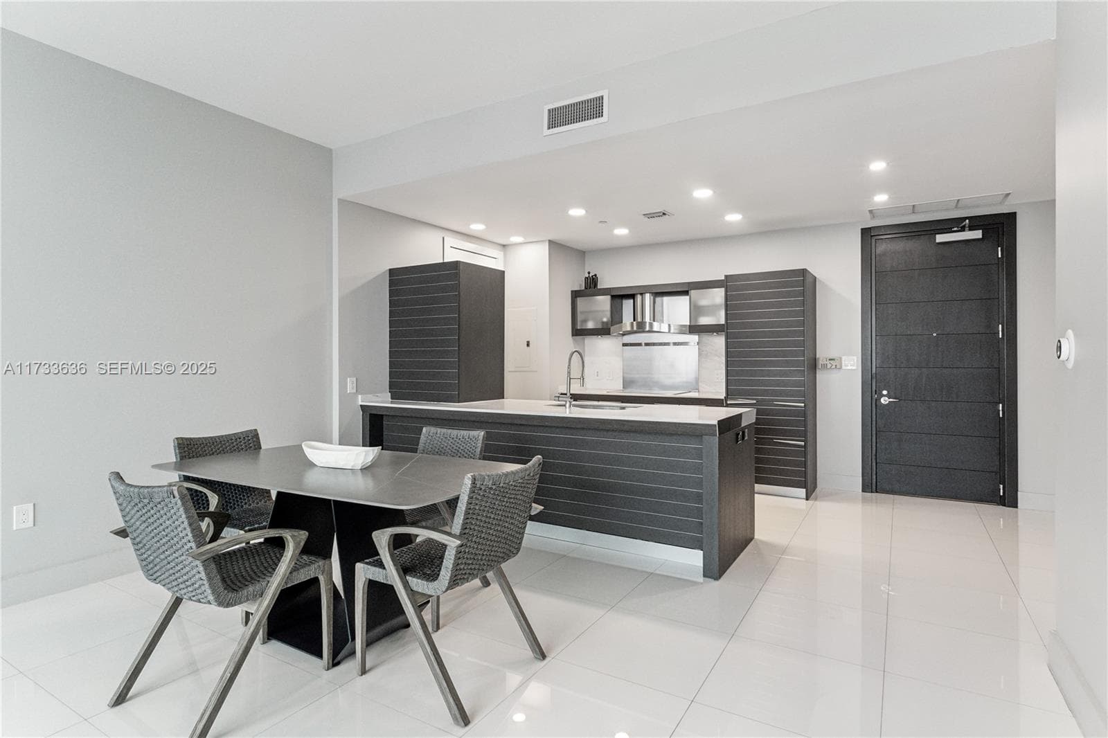 200 Biscayne Boulevard Way # 4912, Miami, FL 33131 photo 3