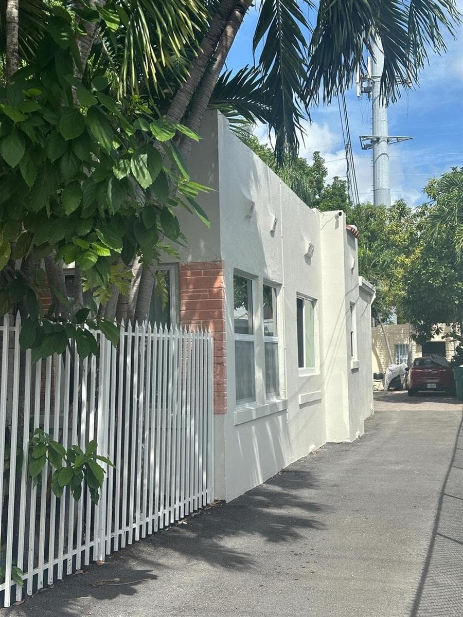 675 NW 34th Street, Miami, FL 33127 photo 4