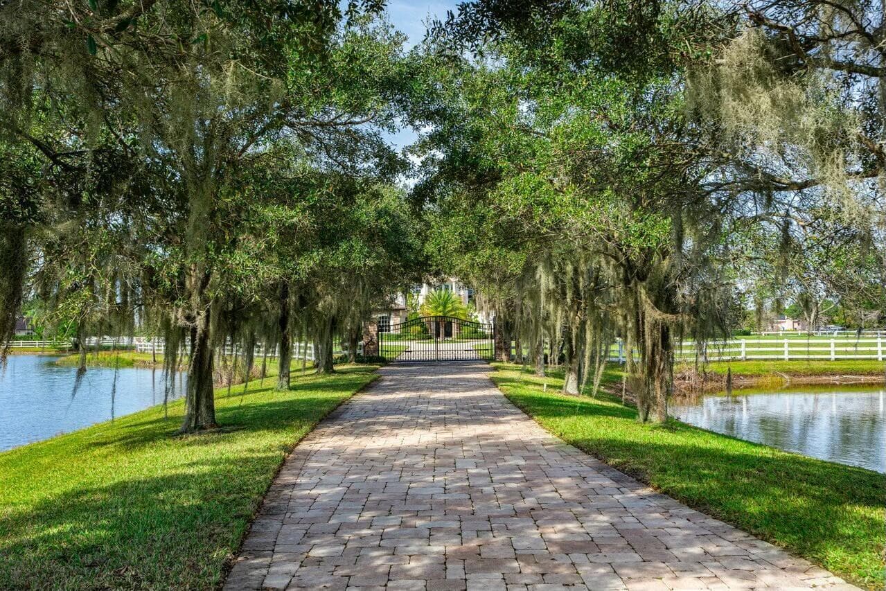 10527 El Paraiso Place, Delray Beach, FL 33446 photo 4