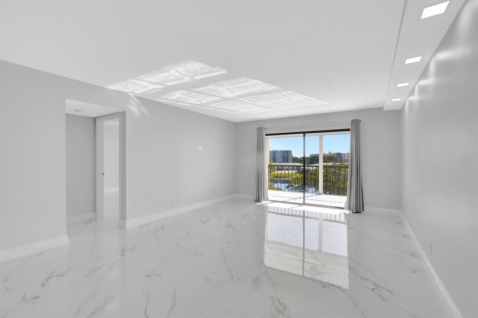 7076 Huntington Lane # 407, Delray Beach, FL 33446 photo 4
