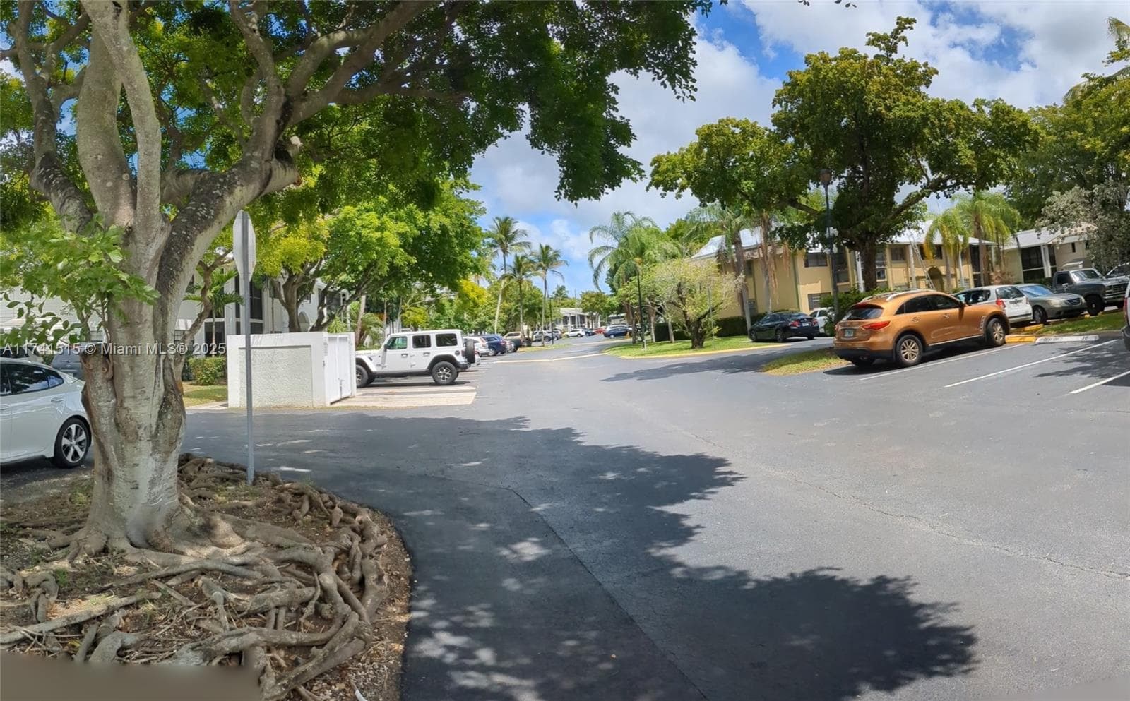 917 NE 199th St # 206, Miami, FL 33179 photo 3