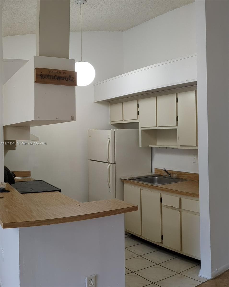 917 NE 199th St # 206, Miami, FL 33179 photo 5