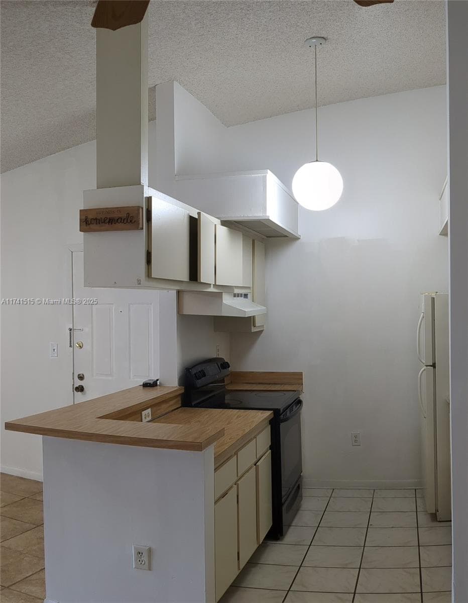 917 NE 199th St # 206, Miami, FL 33179 photo 4
