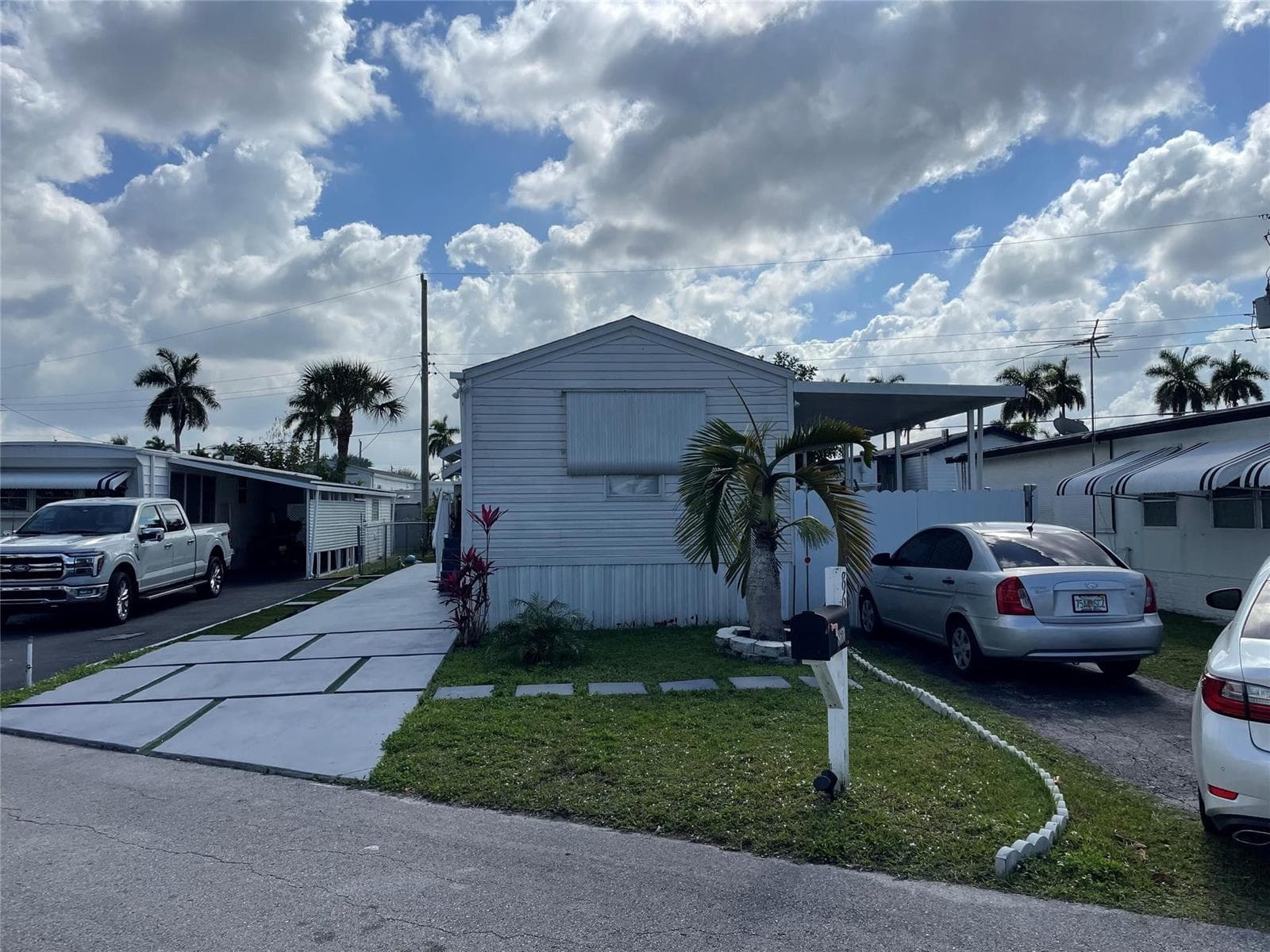 8670 SW 18th Court, Davie, FL 33324 photo 2