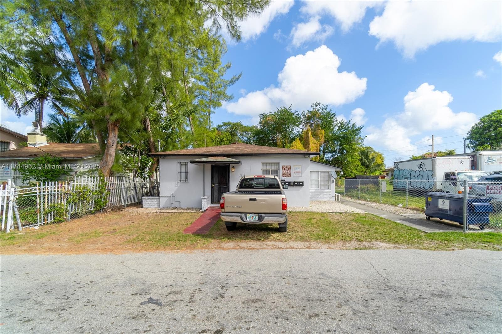 7525 NE Miami Ct, Miami, FL 33138 photo 2