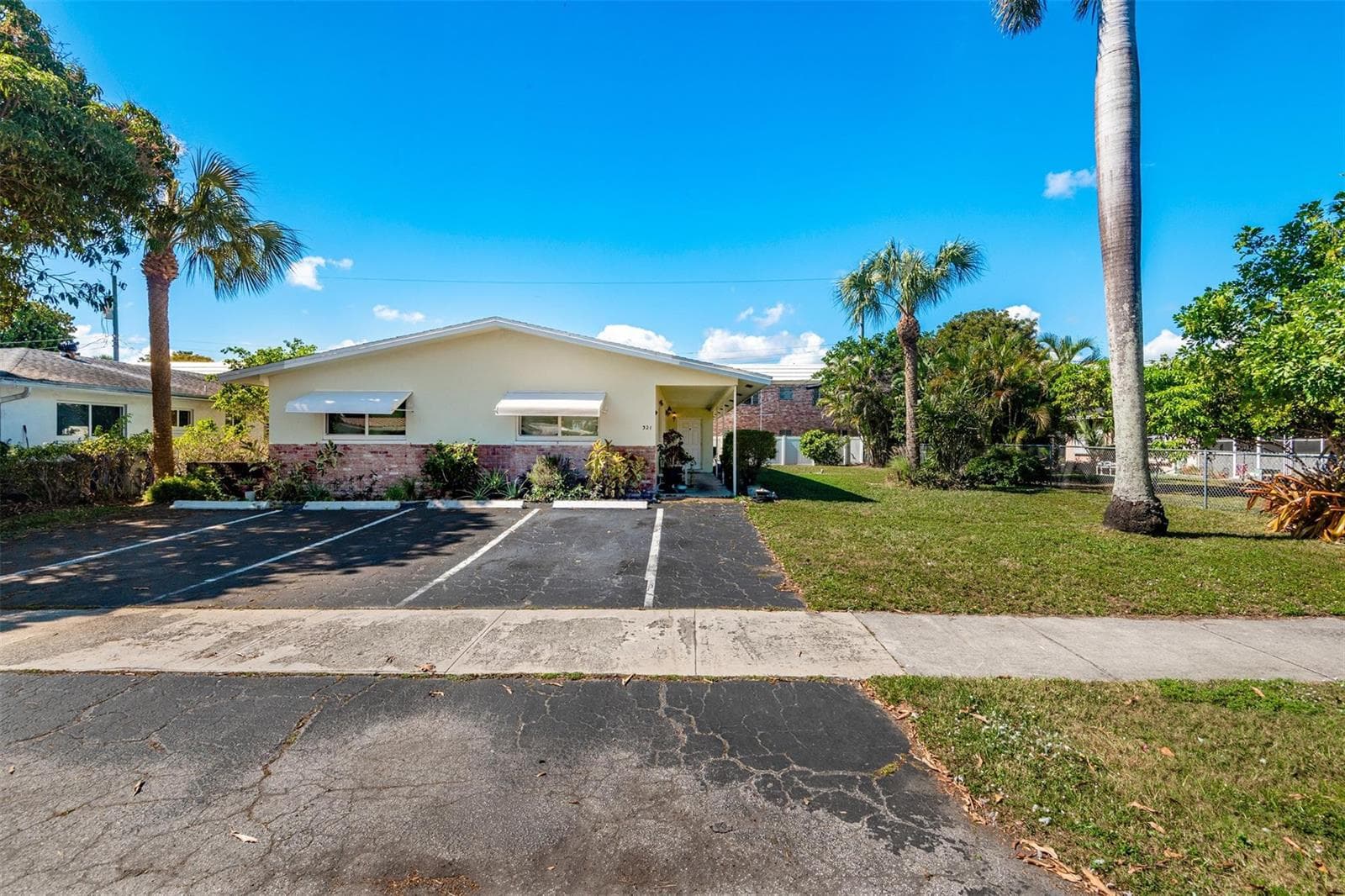 321 SE 1st Avenue, Pompano Beach, FL 33060 photo 2