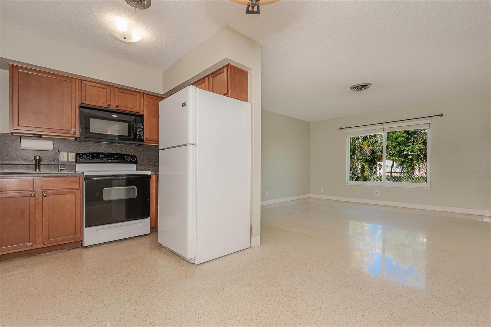 321 SE 1st Avenue, Pompano Beach, FL 33060 photo 4