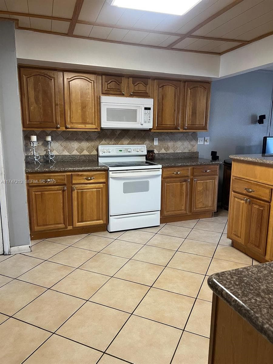 3057 Coral Springs Dr # 102, Coral Springs, FL 33065 photo 2