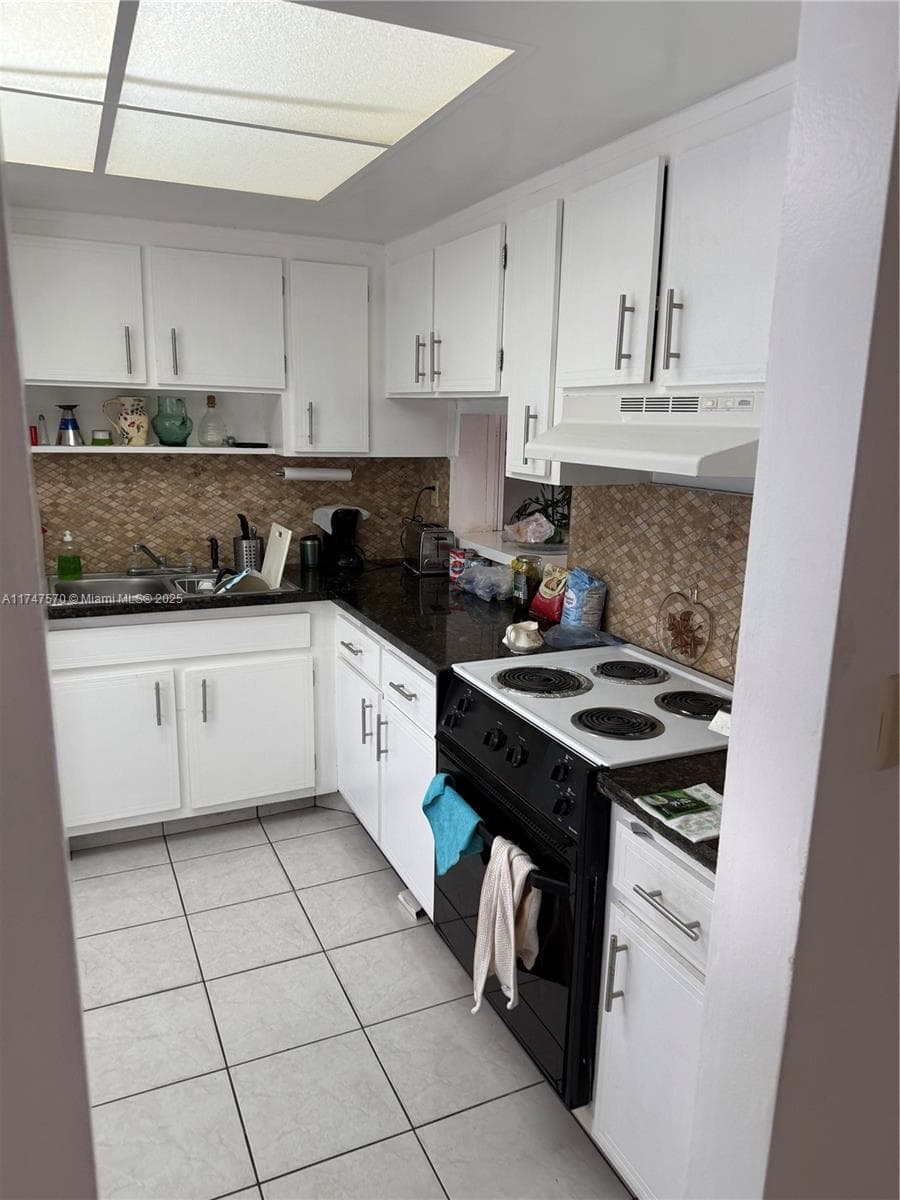 18555 NE 14th Ave # 618, Miami, FL 33179 photo 3