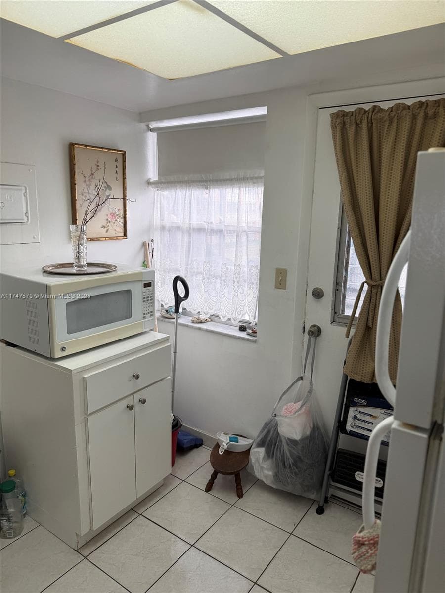 18555 NE 14th Ave # 618, Miami, FL 33179 photo 5