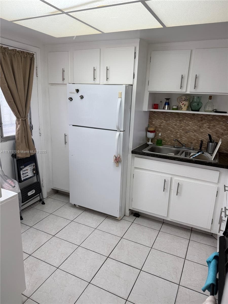 18555 NE 14th Ave # 618, Miami, FL 33179 photo 4