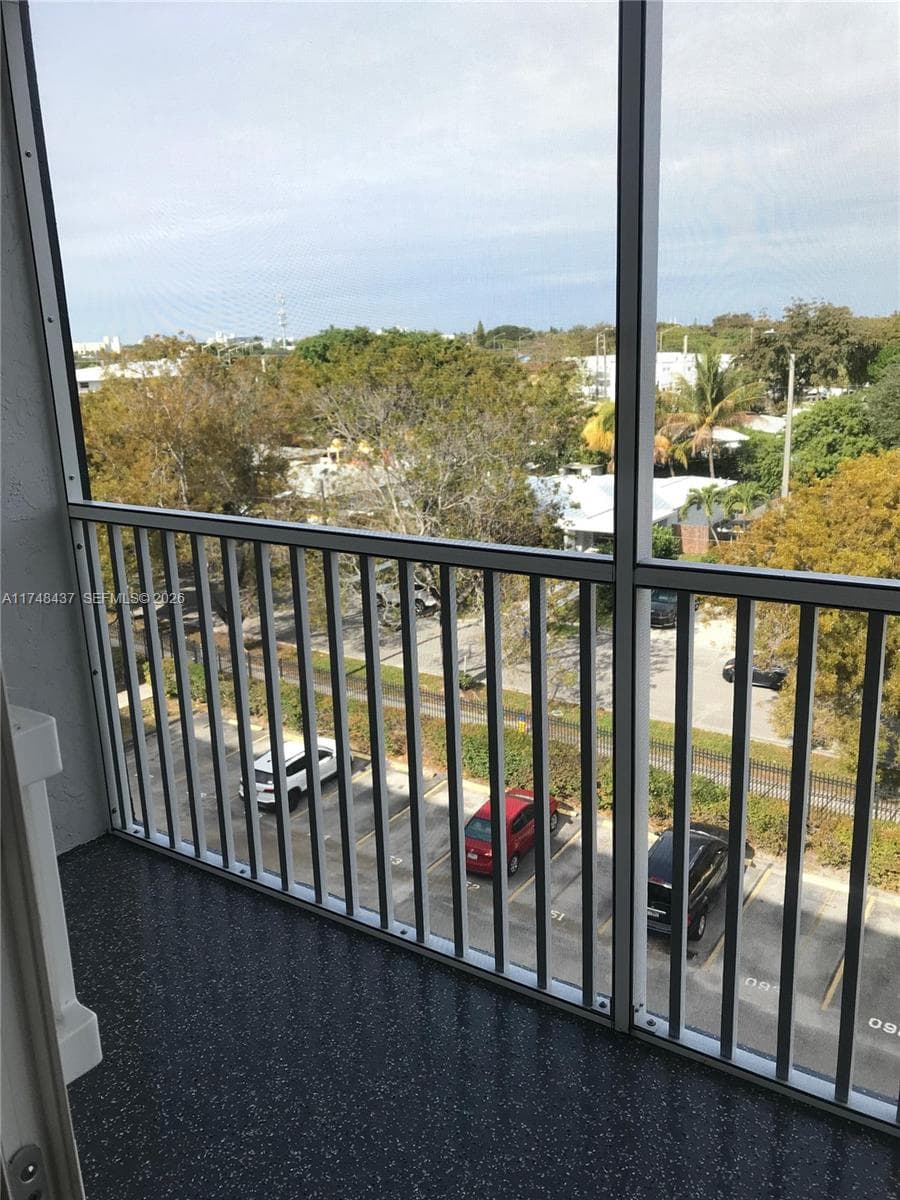 16950 W Dixie Hwy A631 Hwy # 631, North Miami Beach, FL 33160 photo 3