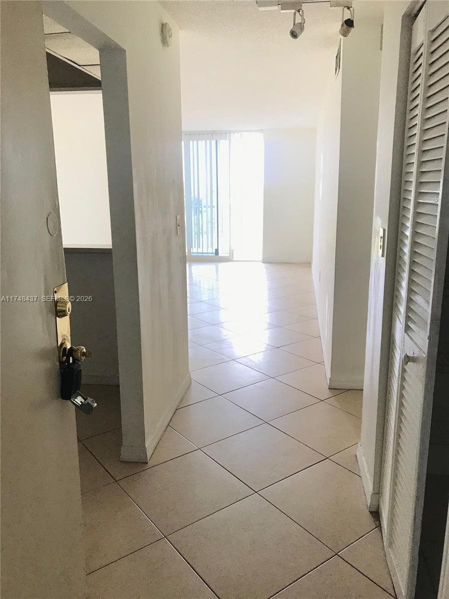 16950 W Dixie Hwy A631 Hwy # 631, North Miami Beach, FL 33160 photo 4