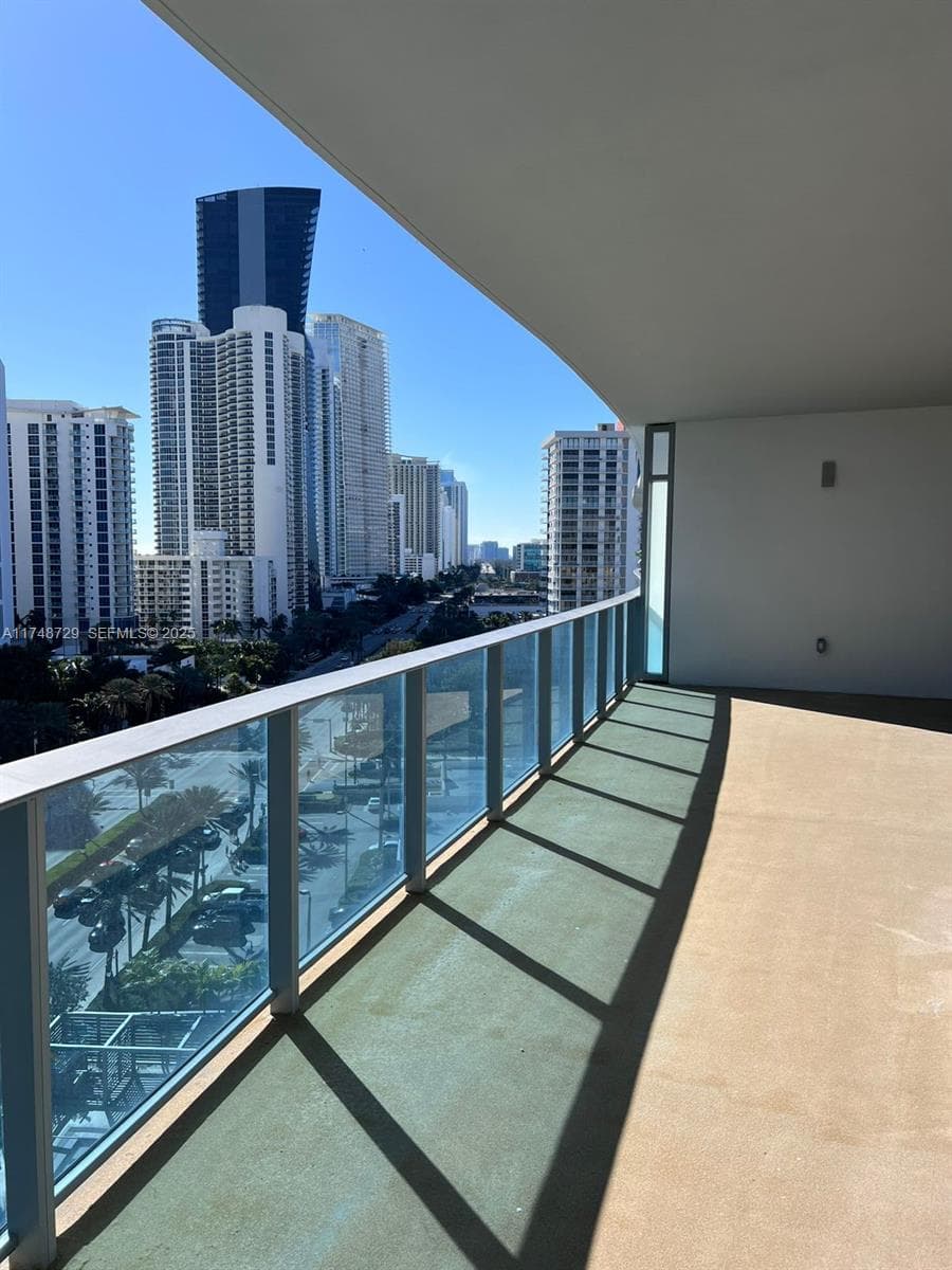 17550 Collins Ave # 1004, Sunny Isles Beach, FL 33160 photo 2