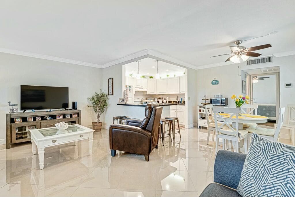 350 Tuscany G, Delray Beach, FL 33446 photo 2