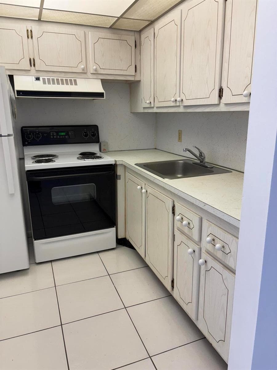 113 Berkshire E, West Palm Beach, FL 33417 photo 2